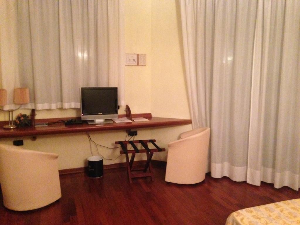 Hotel Sirenella Mele Oda fotoğraf