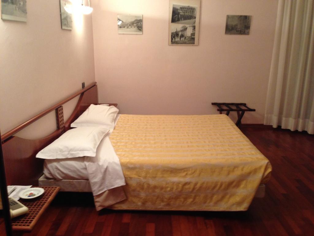 Hotel Sirenella Mele Oda fotoğraf